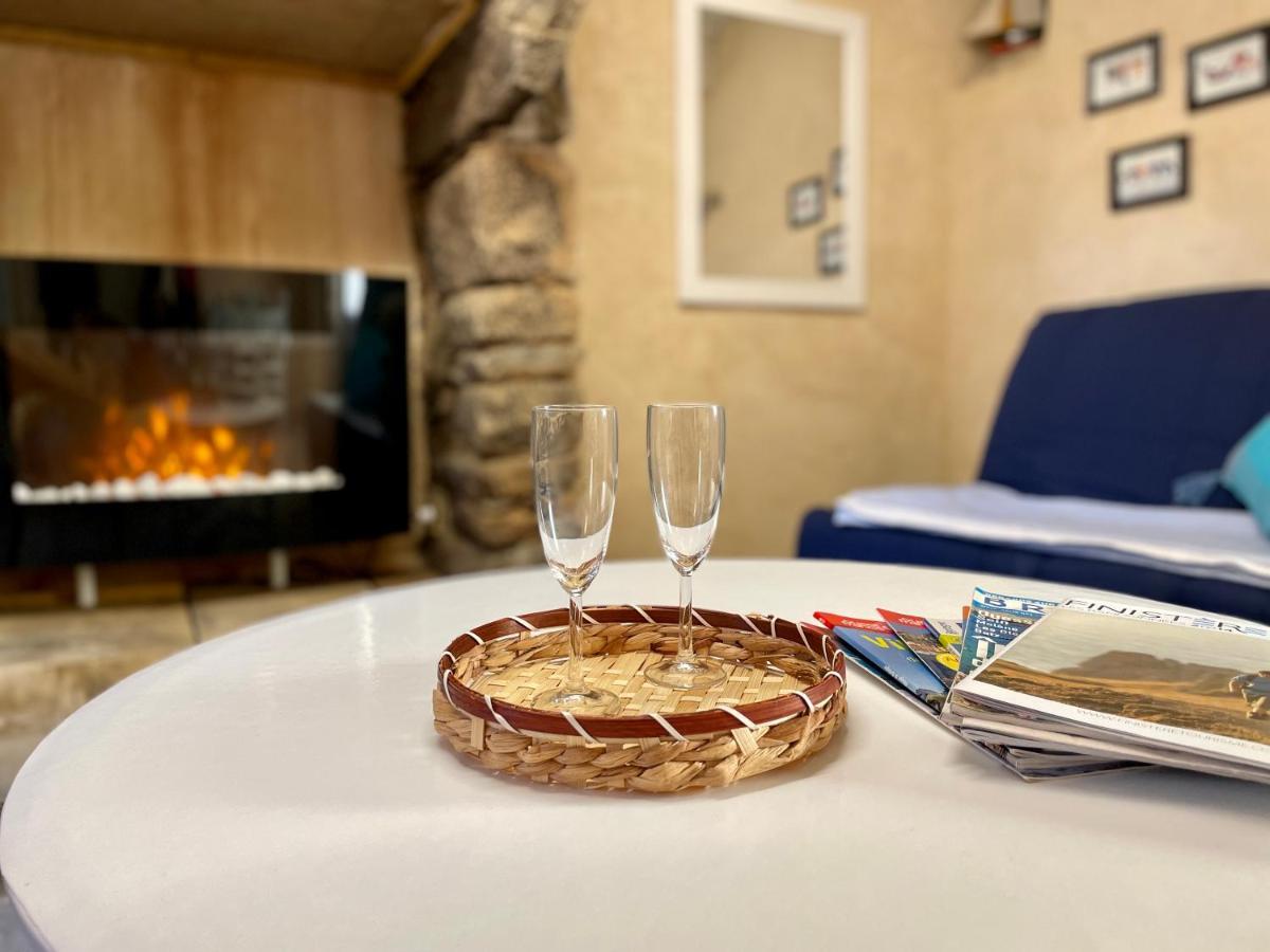 Appartement Authentique Penty Au Coeur Du Bourg à Roscanvel Extérieur photo